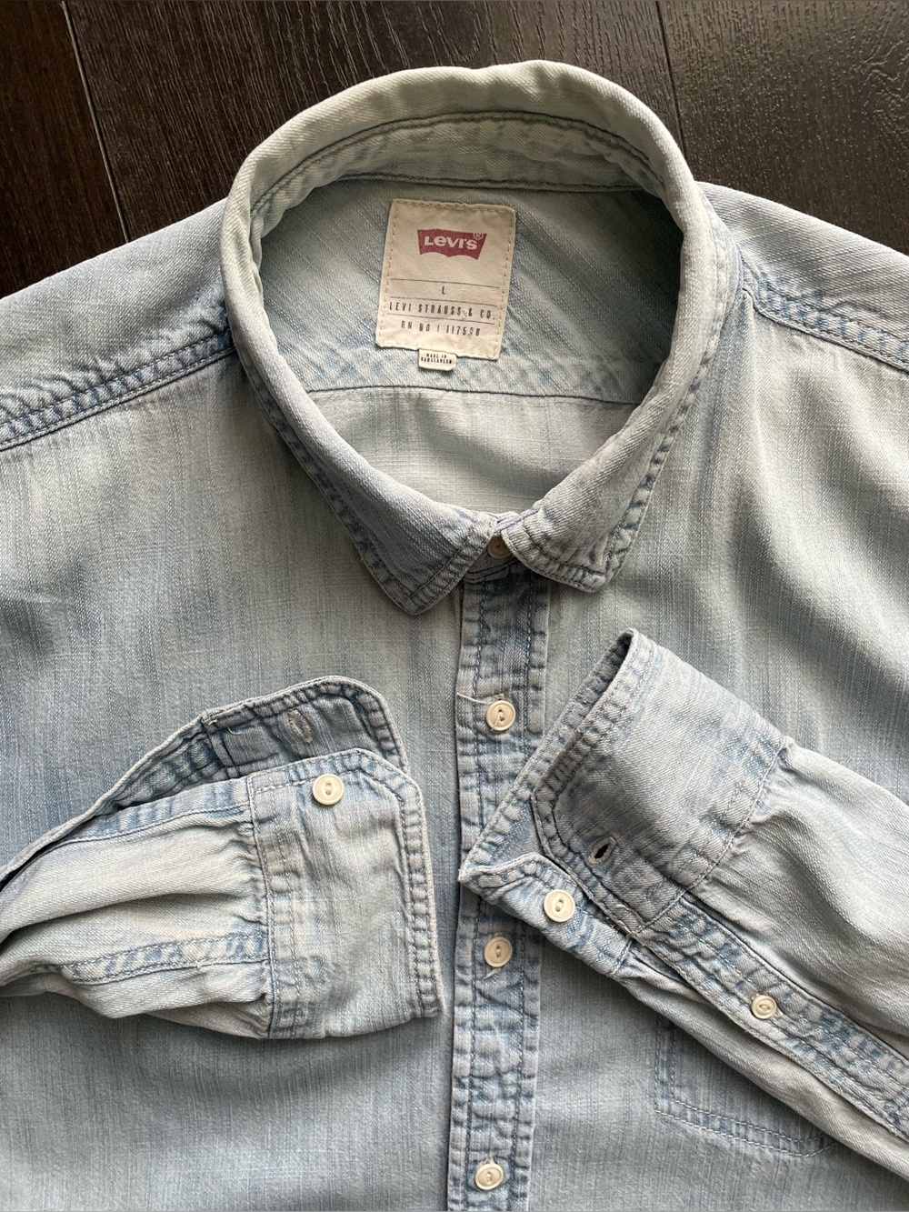 Levi’s - all cotton denim button up shirt Size Large